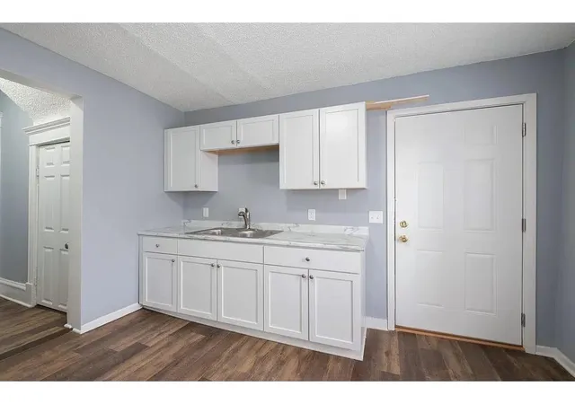 Listing Photo 4 - Condo for sale in building located at 2723 Dupont Ave N, Minneapolis, MN 55411