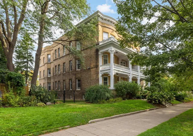 Listing Photo 2 - Condo for sale in building located at 579 Smt Ave, St. Paul, MN 55102 - Unit #105