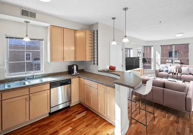 4th image of 1805 3Rd Ave S #201, Minneapolis, MN 55404 | MLS# 7041776