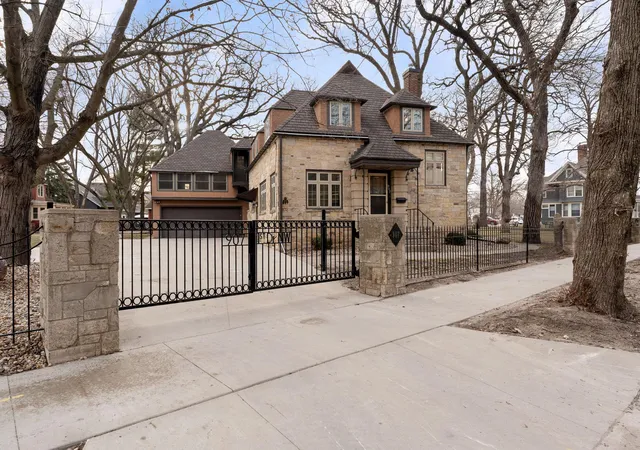 Homes for sale in Austin, MN | 907 1St Dr Nw, Austin, MN 55912 | MLS# 7042250