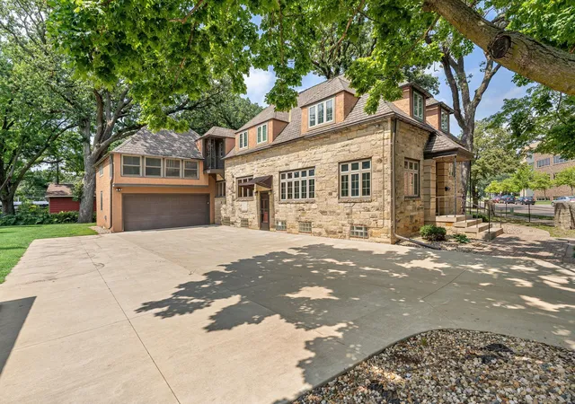 Photo 4 of Single family home for sale at 907 1st Drive NW, Austin, MN 55912 | MLS# 7042250 | Listing updated on 2026-08-31