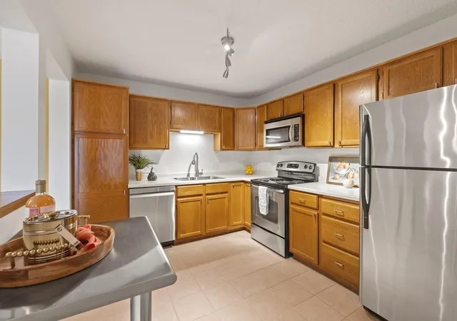 Homes for sale in Minnetonka, MN | 6085 Rowland Rd #312, Minnetonka, MN 55343 | MLS# 7042281