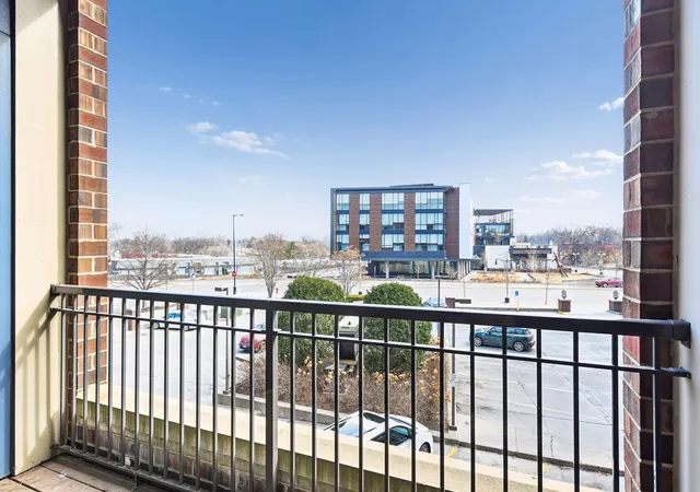 3rd image of 4525 Park Commons Dr, St. Louis Park, MN 55416