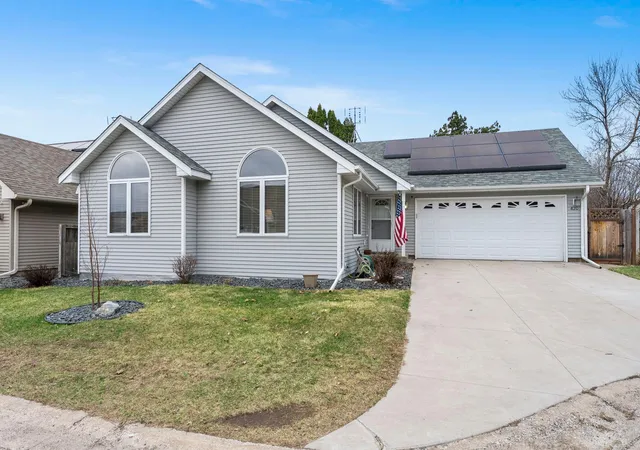 1st image of 420 Village Ct, Cambridge, MN 55008 | MLS# 7042437
