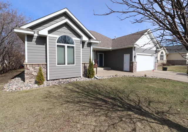 1st image of 211 8th Ave Nw, New Prague, MN 56071 | MLS# 7042478