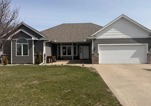 2nd image of 211 8th Ave Nw, New Prague, MN 56071 | MLS# 7042478