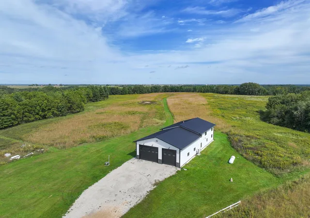 Photo 3 of Sale Pending at 11719 Ridgeview Rd, Hokah, MN 55941 | MLS# 7042676 | Listing updated on 2026-09-27