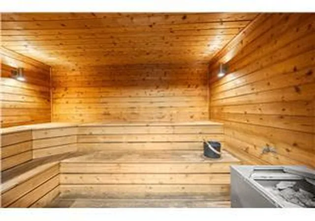 2nd image of 433 S 7Th St, Minneapolis, MN 55415