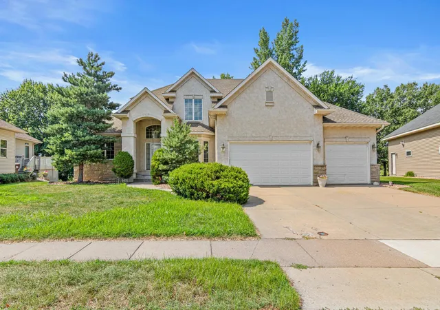 1st image of 8304 9th St N, Saint Paul, MN 55128 | MLS# 7042891