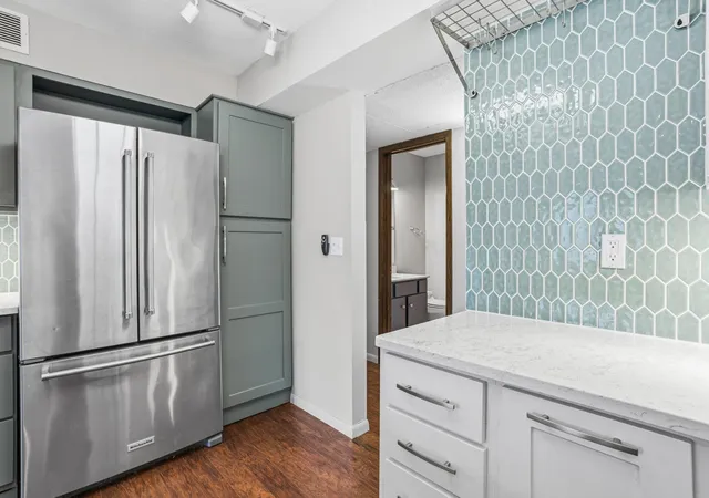Photo 4 of Condo for sale at 6115 Lincoln Dr #152, Minneapolis, MN 55436 | MLS# 7043044 | Listing updated on 2026-09-07