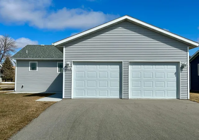 2nd image of 2008 Nelson Dr, Thief River Falls, MN 56701 | MLS# 7043095