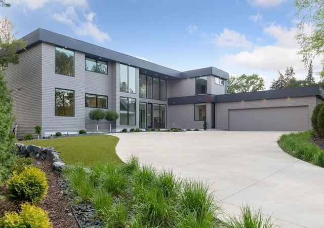 2nd image of 1225 Shoreline Dr, Wayzata, MN 55391 | MLS# 7043520