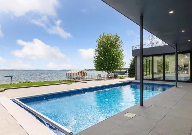 3rd image of 1225 Shoreline Dr, Wayzata, MN 55391 | MLS# 7043520
