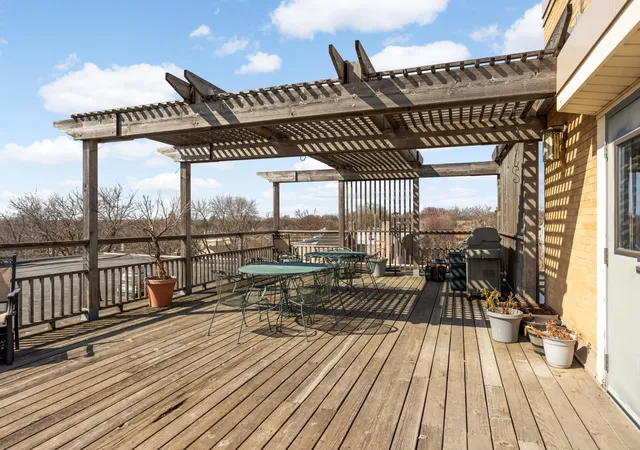 2nd image of 1912 Dupont Ave S, Minneapolis, MN 55403