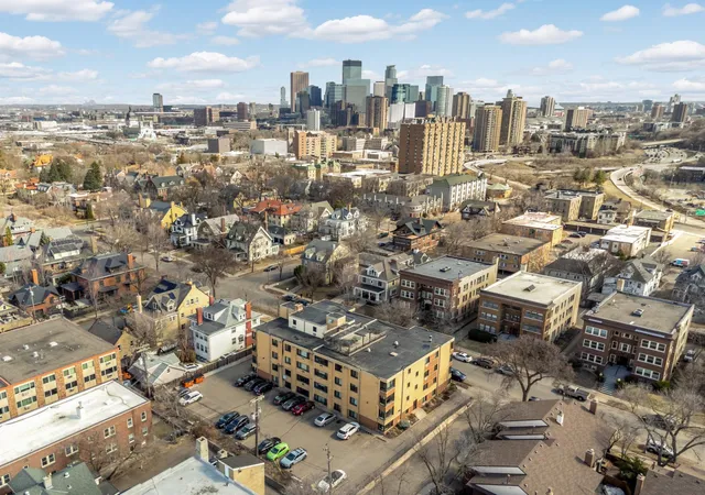 Homes for sale in Minneapolis, MN | 1912 Dupont Ave S #405, Minneapolis, MN 55403 | MLS# 7043715
