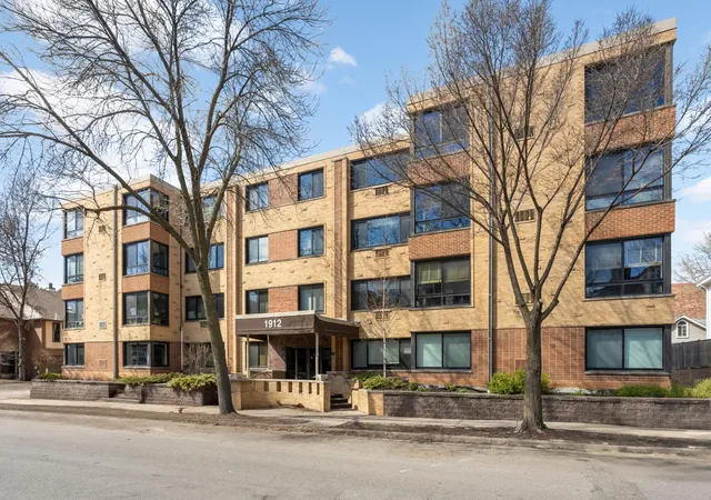 Homes for sale in Minneapolis, MN | 1912 Dupont Ave S #405, Minneapolis, MN 55403 | MLS# 7043715