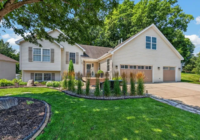 Photo 2 of Single family home for sale at 4087 Raspberry Ridge Rd Ne, Prior Lake, MN 55372 | MLS# 7043724 | Listing updated on 2026-10-09
