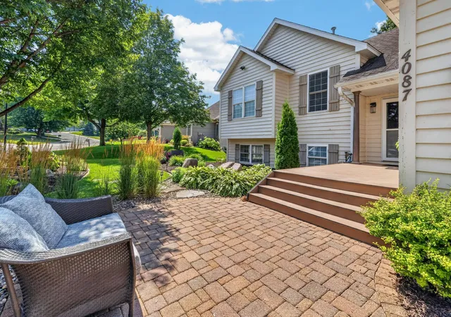 Photo 3 of Single family home for sale at 4087 Raspberry Ridge Rd Ne, Prior Lake, MN 55372 | MLS# 7043724 | Listing updated on 2026-10-09