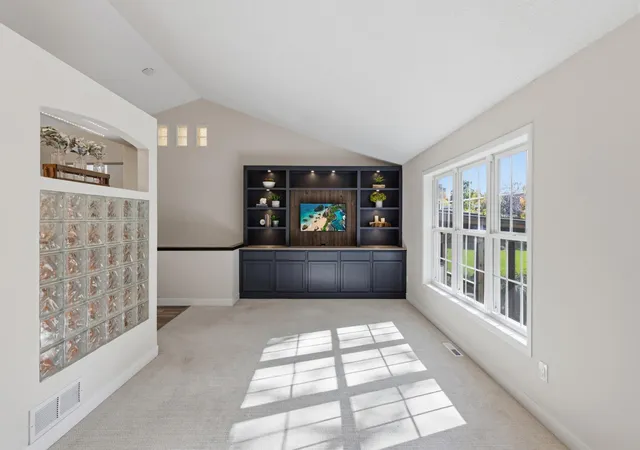 Photo 4 of Single family home for sale at 4087 Raspberry Ridge Rd NE, Prior Lake, MN 55372 | MLS# 7043724 | Listing updated on 2026-10-09