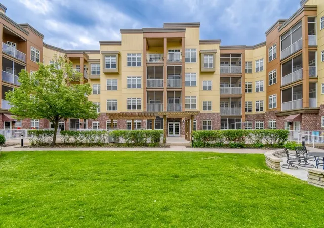2nd image of 2550 38th Ave Ne #108, Saint Anthony, MN 55421 | MLS# 7043785
