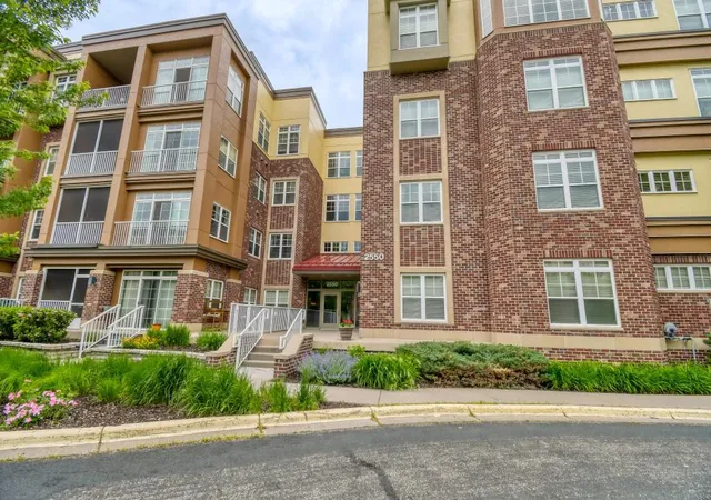 4th image of 2550 38Th Ave Ne #108, Saint Anthony, MN 55421 | MLS# 7043785