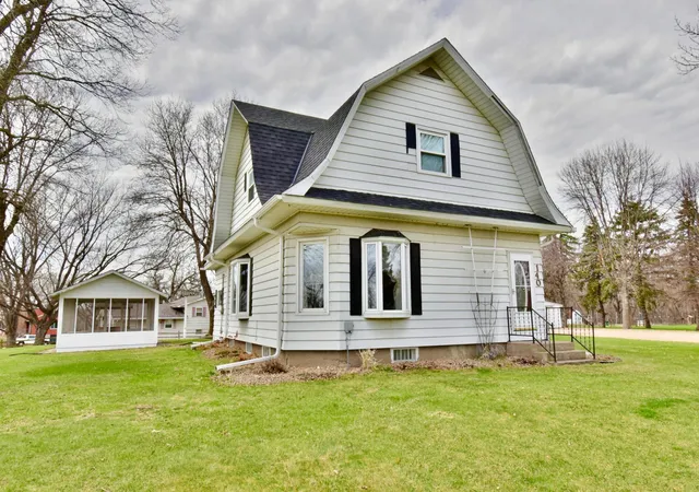 Homes for sale in Brownton, MN | 140 1st Ave N, Brownton, MN 55312 | MLS# 7043817