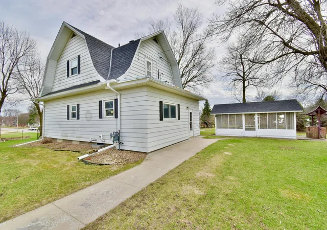 Homes for sale in Brownton, MN | 140 1St Ave N, Brownton, MN 55312 | MLS# 7043817