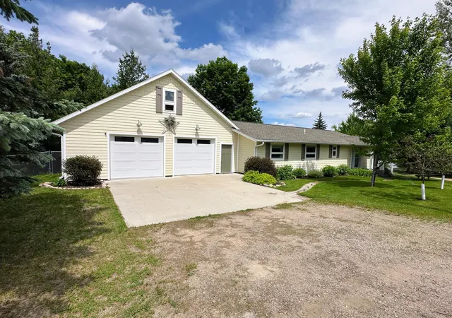 4th image of 38834 Railroad Dr, Richville, MN 56576 | MLS# 7044022