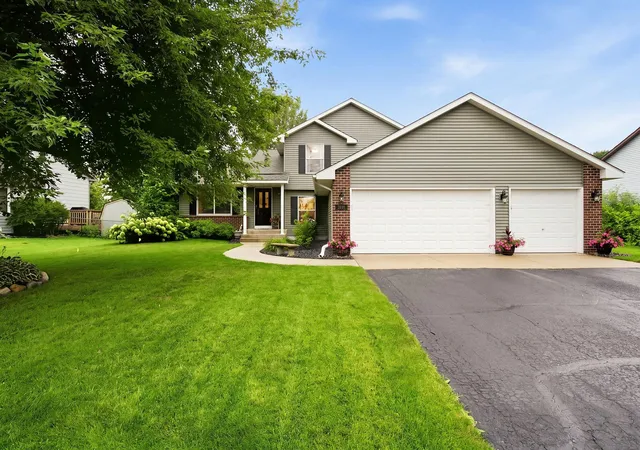 Single family home for sale at 6204 176th Street W, Lakeville, MN 55024 | MLS# 7044086