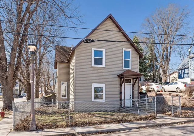 Listing Photo 3 - Condo for sale in building located at 701 Desoto St, St. Paul, MN 55130