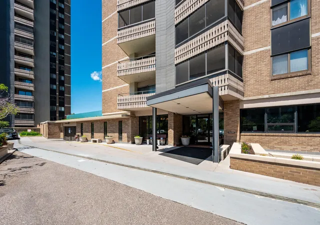 2nd image of 400 Groveland Ave #809, Minneapolis, MN 55403 | MLS# 7044382