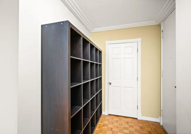 3rd image of 400 Groveland Ave #809, Minneapolis, MN 55403 | MLS# 7044382