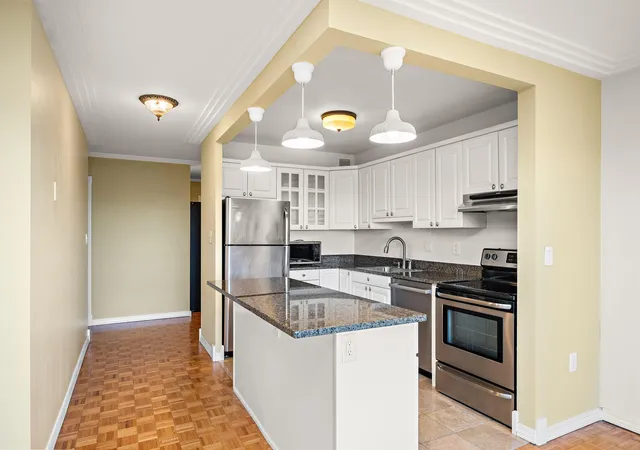 4th image of 400 Groveland Ave #809, Minneapolis, MN 55403 | MLS# 7044382