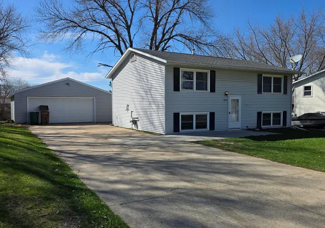 2nd image of 1617 Crystal Dr, Albert Lea, MN 56007 | MLS# 7044394