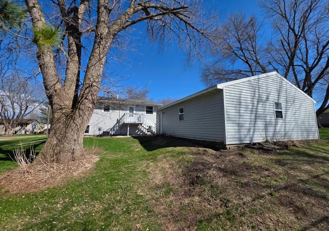 Photo 3 of Sale Pending at 1617 Crystal Dr, Albert Lea, MN 56007 | MLS# 7044394 | Listing updated on 2026-10-09