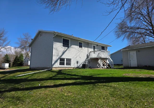 Photo 4 of Sale Pending at 1617 Crystal Dr, Albert Lea, MN 56007 | MLS# 7044394 | Listing updated on 2026-10-09