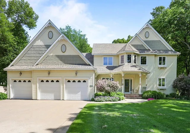 Photo 2 of Single family home for sale at 725 Starlight Dr, Sartell, MN 56377 | MLS# 7044428 | Listing updated on 2026-08-25