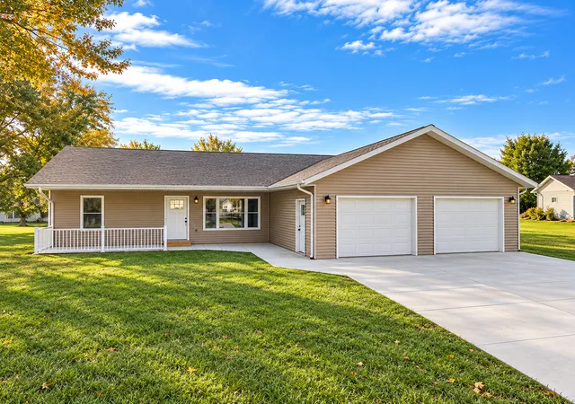 Single family home for sale at 122 2nd Street E, Tracy, MN 56175 | MLS# 7044479