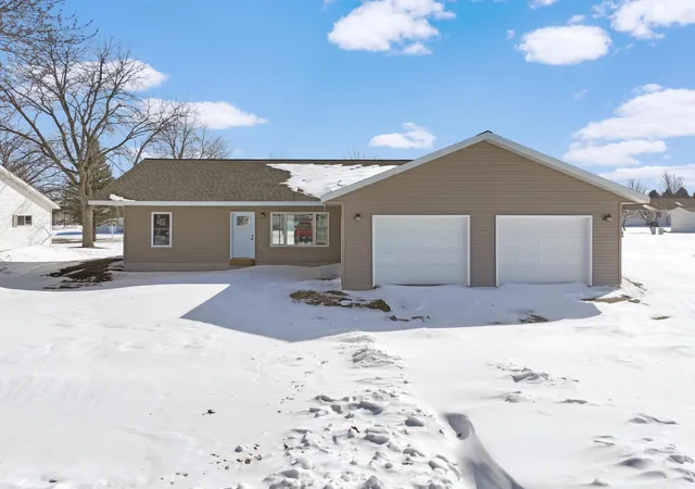 Homes for sale in Tracy, MN | 122 2nd St E, Tracy, MN 56175 | MLS# 7044479