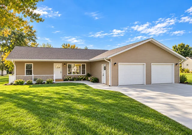 Photo 2 of Single family home for sale at 122 2nd Street E, Tracy, MN 56175 | MLS# 7044479 | Listing updated on 2026-10-13