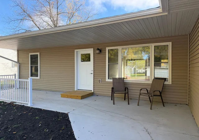 Photo 3 of Single family home for sale at 122 2nd Street E, Tracy, MN 56175 | MLS# 7044479 | Listing updated on 2026-10-13