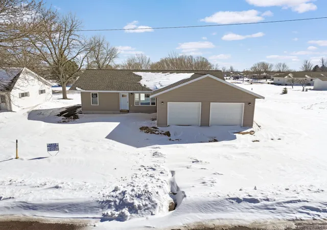Homes for sale in Tracy, MN | 122 2nd St E, Tracy, MN 56175 | MLS# 7044479