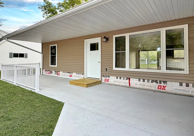 Photo 3 of Single family home for sale at 122 2nd Street E, Tracy, MN 56175 | MLS# 7044479 | Listing updated on 2026-08-19