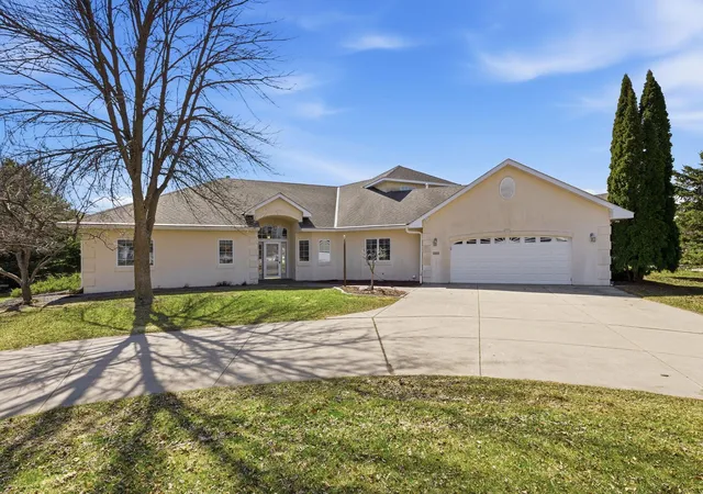 Homes for sale in Hutchinson, MN | 1320 Heritage Ave Nw, Hutchinson, MN 55350 | MLS# 7044502