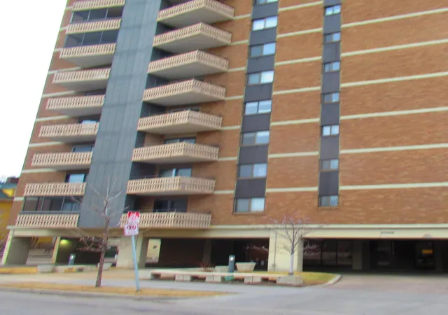2nd image of 410 Groveland Ave #204, Minneapolis, MN 55403 | MLS# 7044517