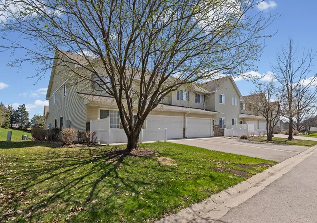Homes for sale in Woodbury, MN | 3053 Juniper Ln #D, Woodbury, MN 55125 | MLS# 7044579