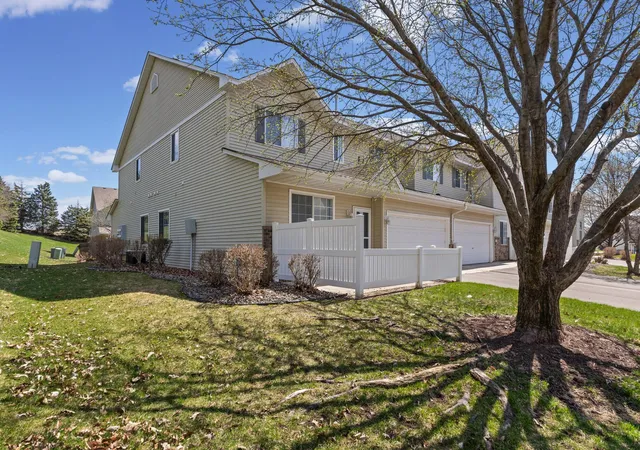 Homes for sale in Woodbury, MN | 3053 Juniper Ln #D, Woodbury, MN 55125 | MLS# 7044579