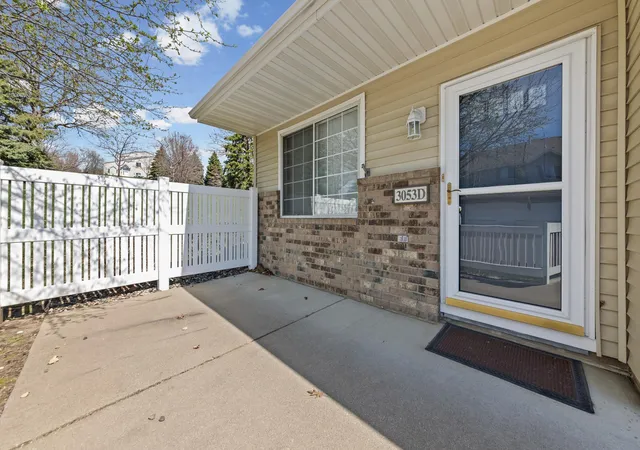 Homes for sale in Woodbury, MN | 3053 Juniper Ln #D, Woodbury, MN 55125 | MLS# 7044579