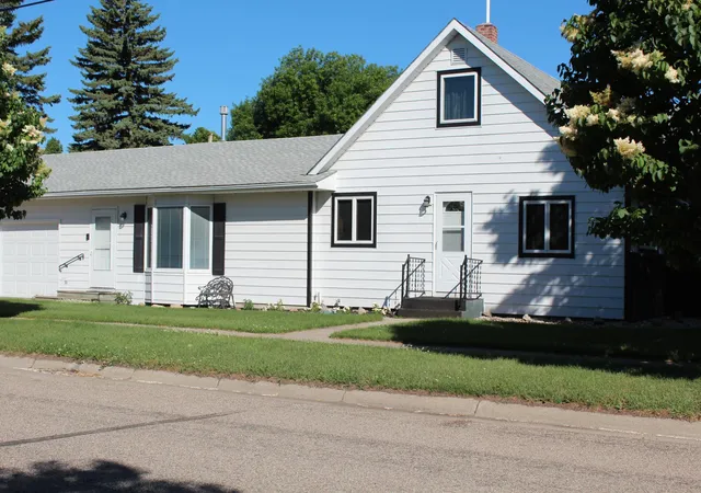 Photo 2 of Sale Pending at 222 Washington Ave, Hatton, ND 58240 | MLS# 7044926 | Listing updated on 2026-09-04