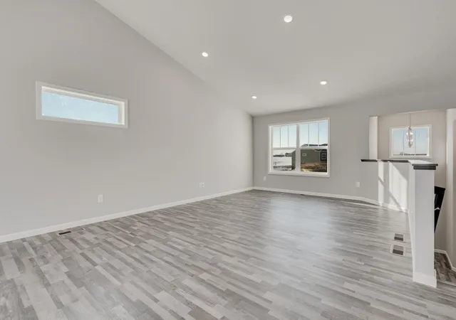 4th image of 983 Willow Glen Ave, Somerset, WI 54025 | MLS# 7045061